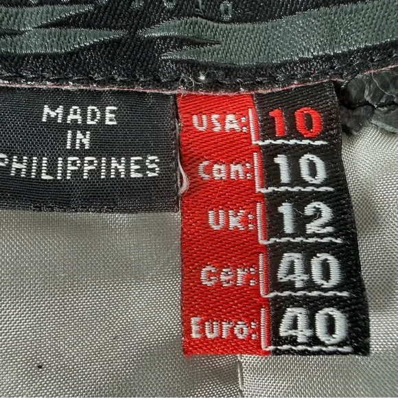 Women’Red & Black Teknic Leather Motorcycle Jacket with Removable Quilted Liner. - Picture 15 of 16